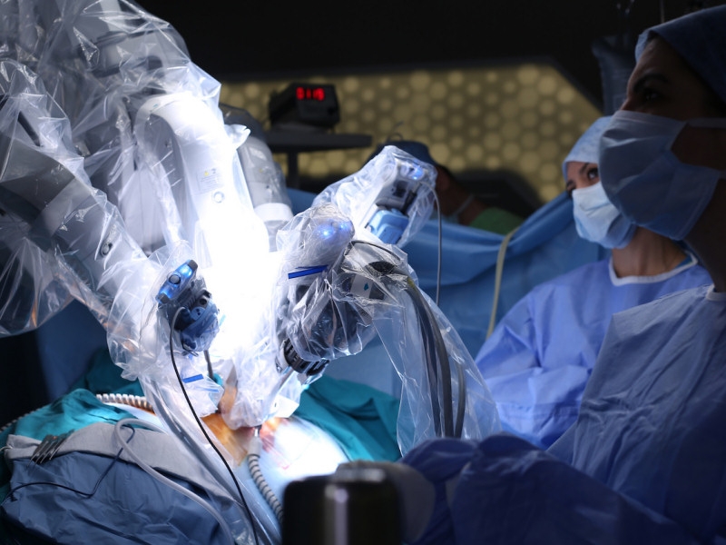 Nelle sale operatorie “A. Petrassi” dell’Ospedale Annunziata di Cosenza debutta il braccio robotico