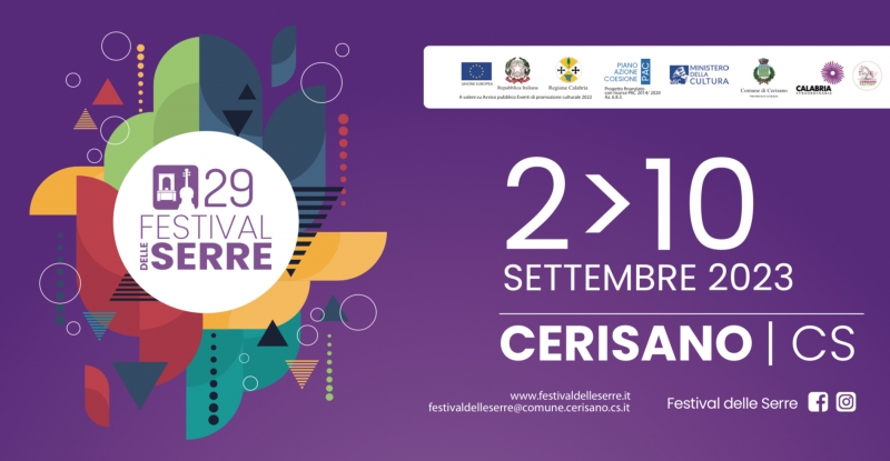 Venerdì 1 settembre, ore 11, conferenza stampa del Festival delle Serre di Cerisano - 29ª Edizione.  Intanto, nel borgo, fervono i preparativi e si allestiscono i palchi